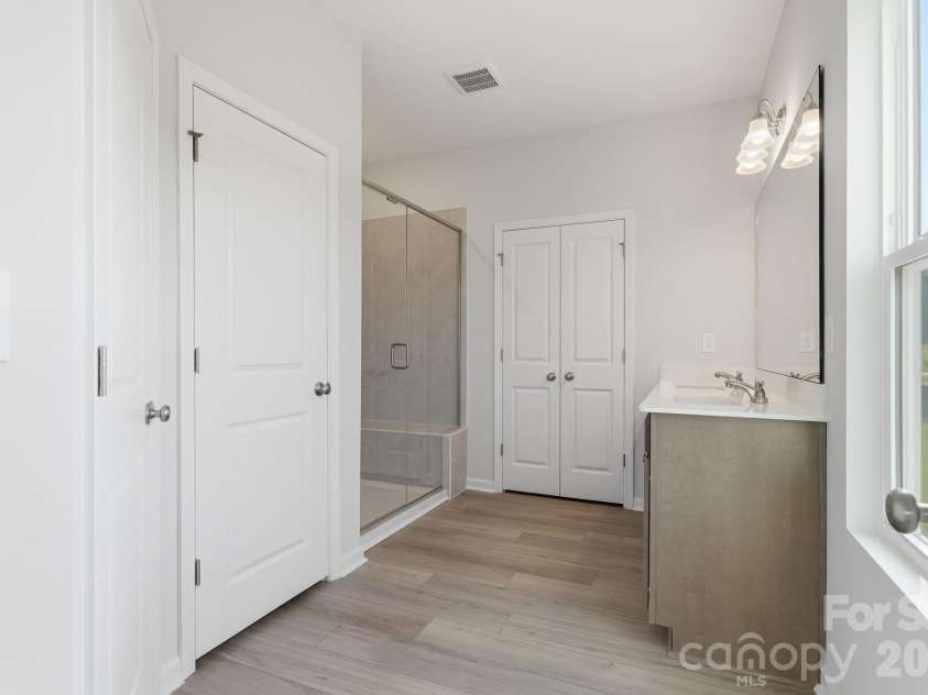 208 Rodeo Drive, Shelby, NC 28150.  MLS# CAR4419663, YatesRealty ID 47828. Representative Primary Bath
