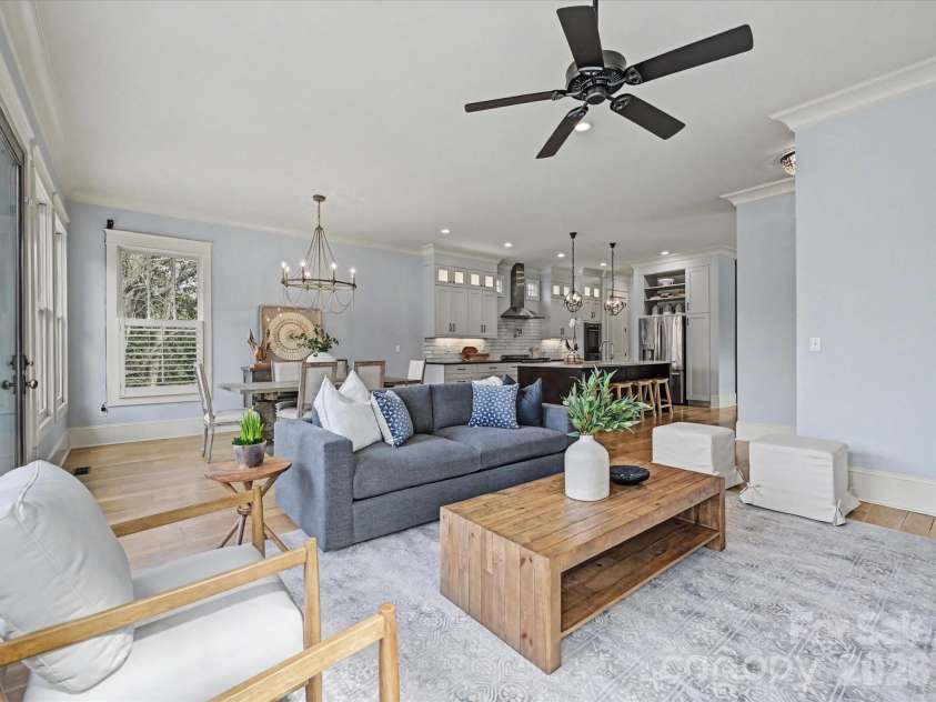1111 Pierce Street, Charlotte, NC 28203.  MLS# CAR4355929, YatesRealty ID 4783. 