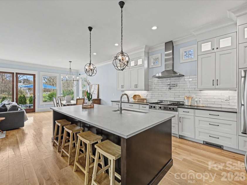 1111 Pierce Street, Charlotte, NC 28203.  MLS# CAR4355929, YatesRealty ID 4783. 