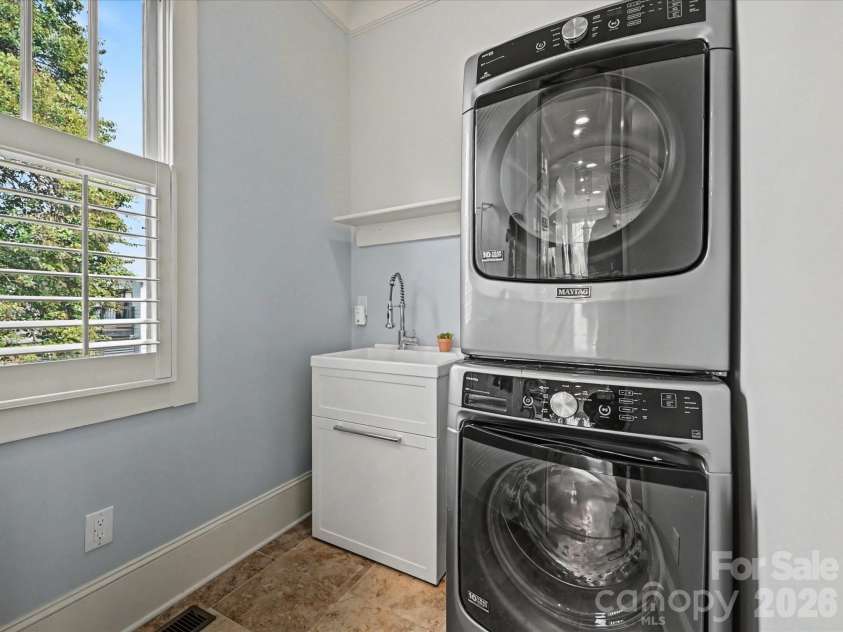 1111 Pierce Street, Charlotte, NC 28203.  MLS# CAR4355929, YatesRealty ID 4783. 