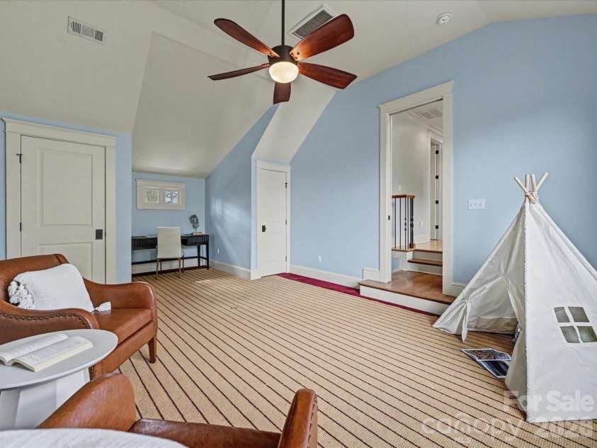 1111 Pierce Street, Charlotte, NC 28203.  MLS# CAR4355929, YatesRealty ID 4783. 