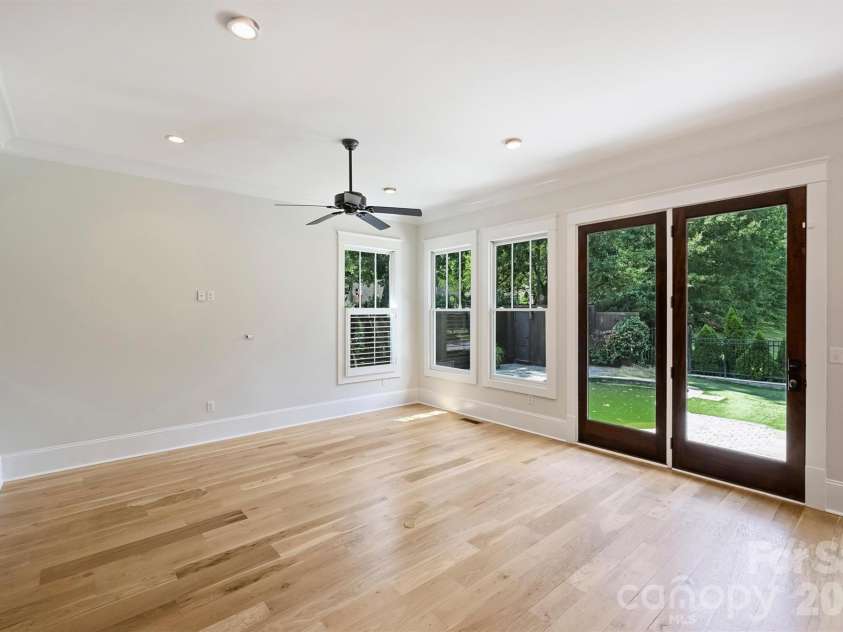 1111 Pierce Street, Charlotte, NC 28203.  MLS# CAR4430434, YatesRealty ID 4783. 