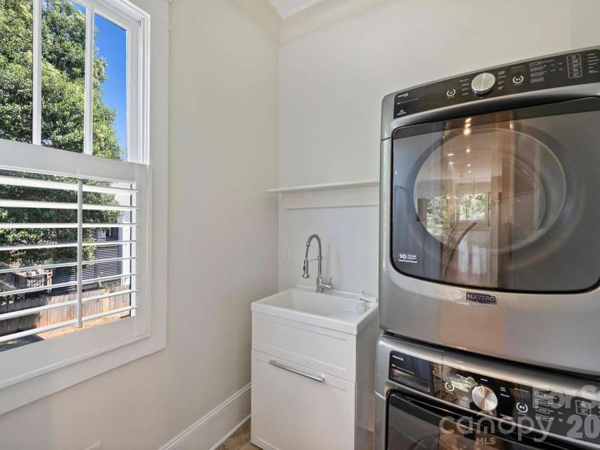 1111 Pierce Street, Charlotte, NC 28203.  MLS# CAR4430434, YatesRealty ID 4783. 