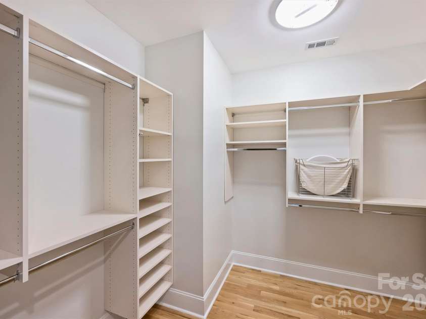1111 Pierce Street, Charlotte, NC 28203.  MLS# CAR4430434, YatesRealty ID 4783. 