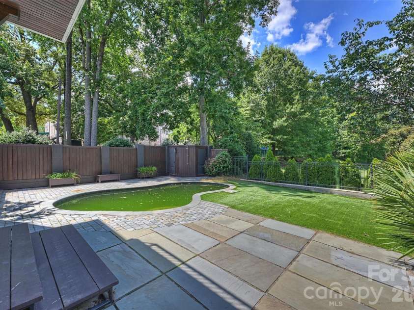 1111 Pierce Street, Charlotte, NC 28203.  MLS# CAR4430434, YatesRealty ID 4783. 