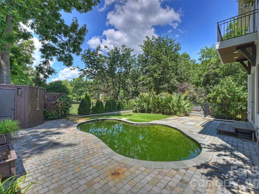 1111 Pierce Street, Charlotte, NC 28203.  MLS# CAR4430434, YatesRealty ID 4783. 
