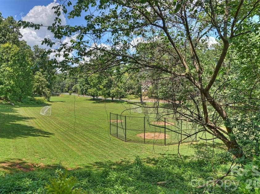 1111 Pierce Street, Charlotte, NC 28203.  MLS# CAR4430434, YatesRealty ID 4783. 