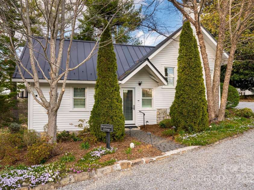 365 Sherwood Drive, Flat Rock, NC 28731.  MLS# CAR4235588, YatesRealty ID 4783. 