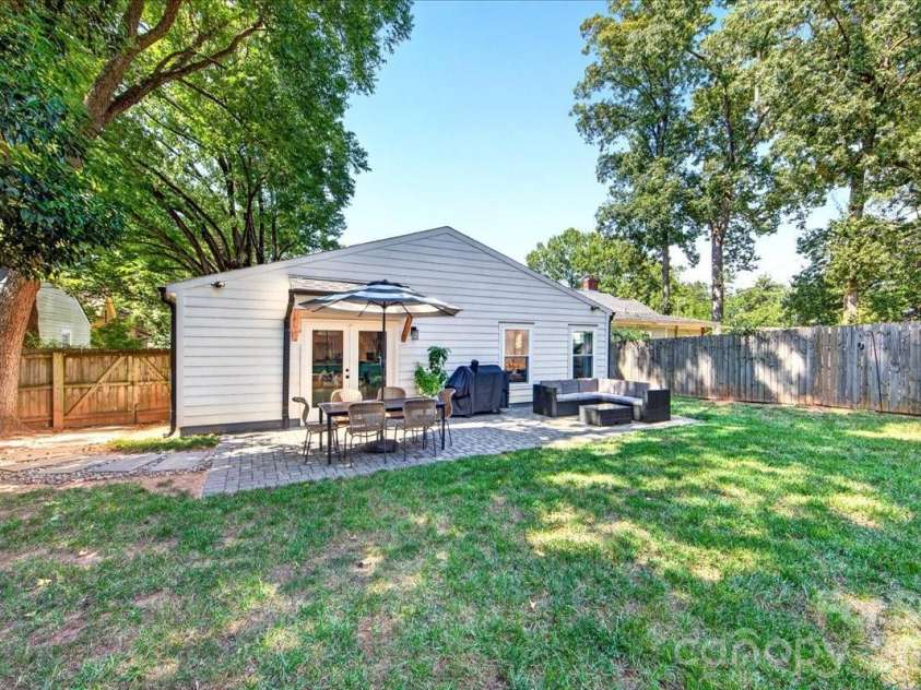 3020 Holt Street, Charlotte, NC 28205.  MLS# CAR4414227, YatesRealty ID 47834. 