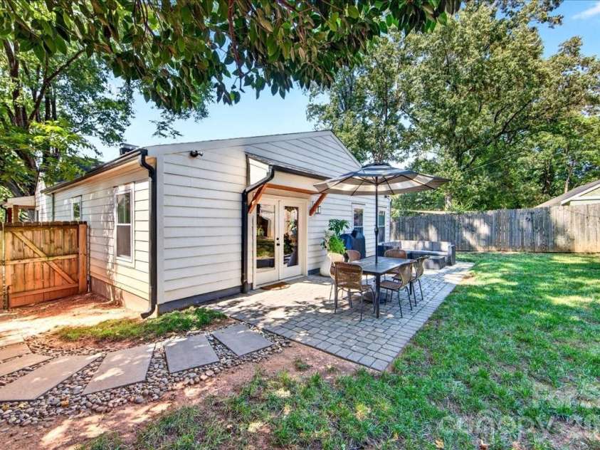 3020 Holt Street, Charlotte, NC 28205.  MLS# CAR4414227, YatesRealty ID 47834. 