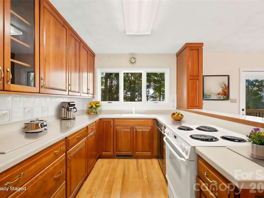 765 Oak Ridge Drive, Boone, NC 28607.  MLS# CAR4419667, YatesRealty ID 47836. 