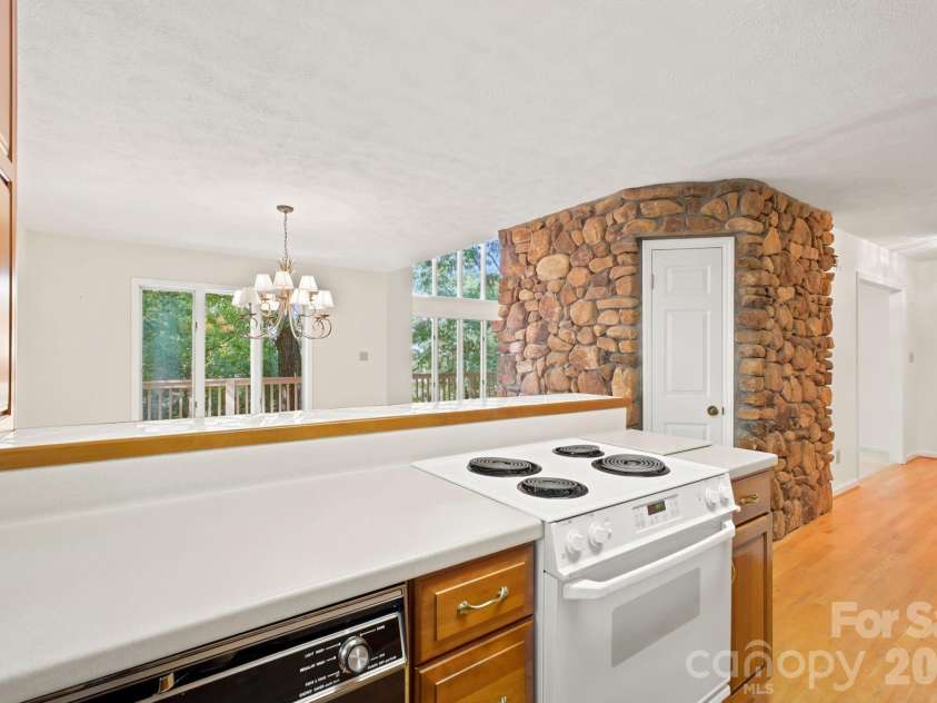765 Oak Ridge Drive, Boone, NC 28607.  MLS# CAR4419667, YatesRealty ID 47836. 