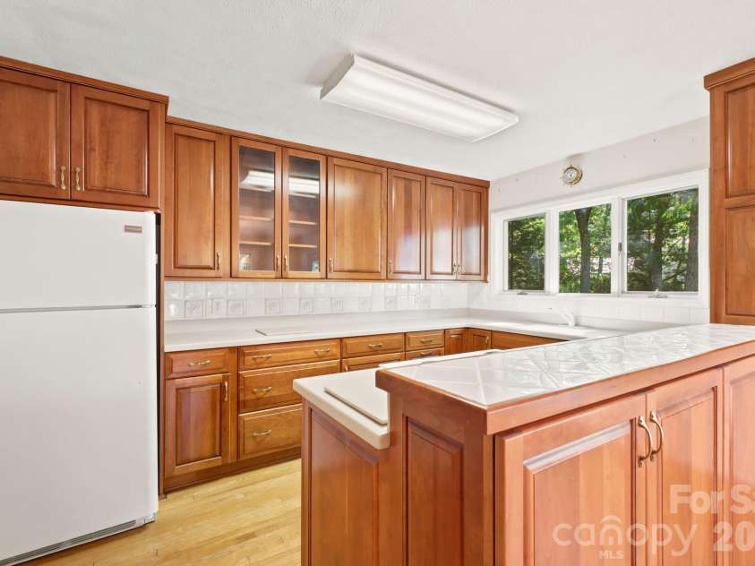 765 Oak Ridge Drive, Boone, NC 28607.  MLS# CAR4419667, YatesRealty ID 47836. 