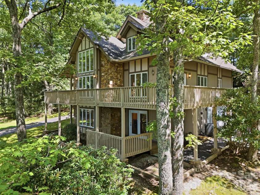 765 Oak Ridge Drive, Boone, NC 28607.  MLS# CAR4419667, YatesRealty ID 47836. 