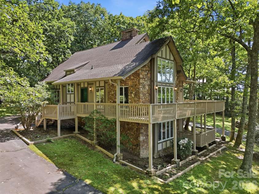 765 Oak Ridge Drive, Boone, NC 28607.  MLS# CAR4419667, YatesRealty ID 47836. 