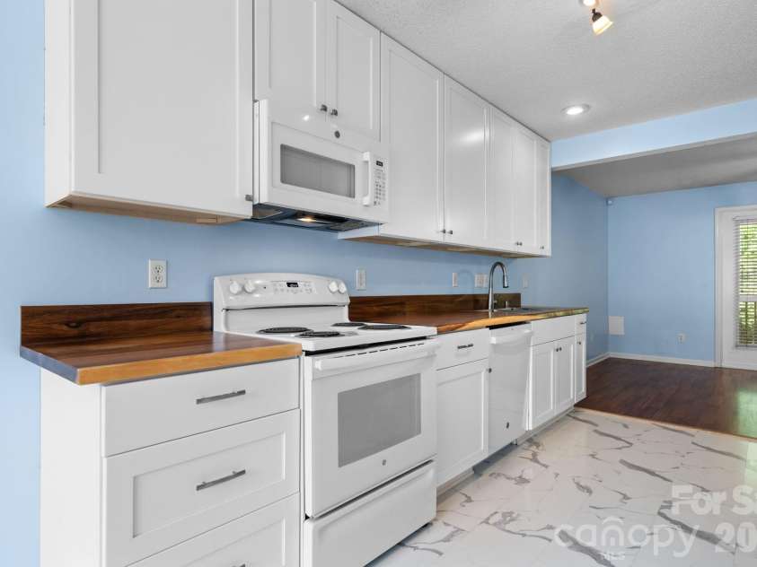 3245 White Oak Court, Claremont, NC 28610.  MLS# CAR4419160, YatesRealty ID 47839. 