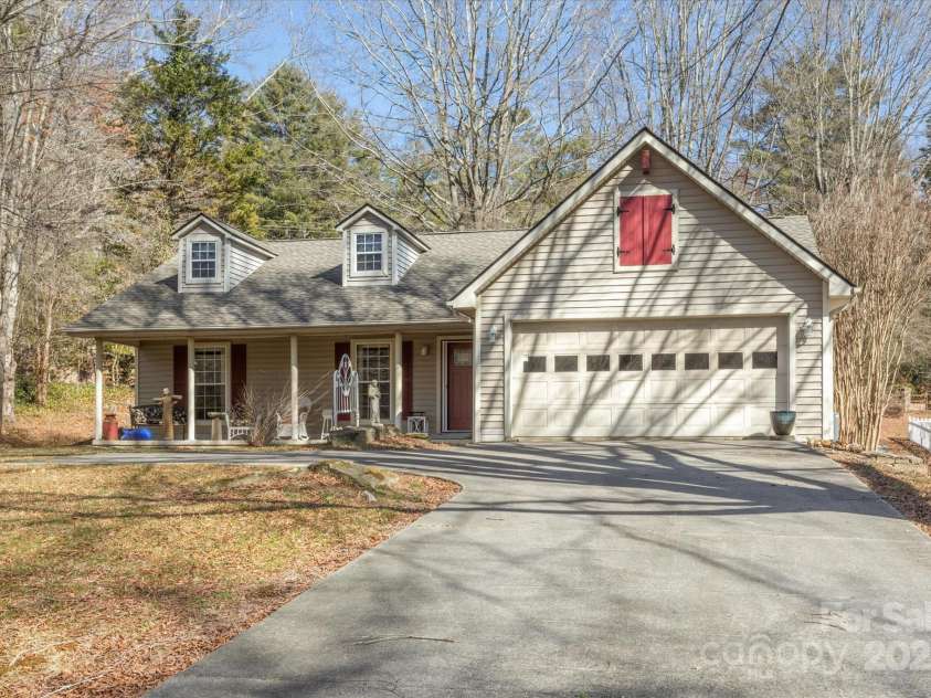 2625 Middleton Circle, Hendersonville, NC 28791.  MLS# CAR4225806, YatesRealty ID 4784. 