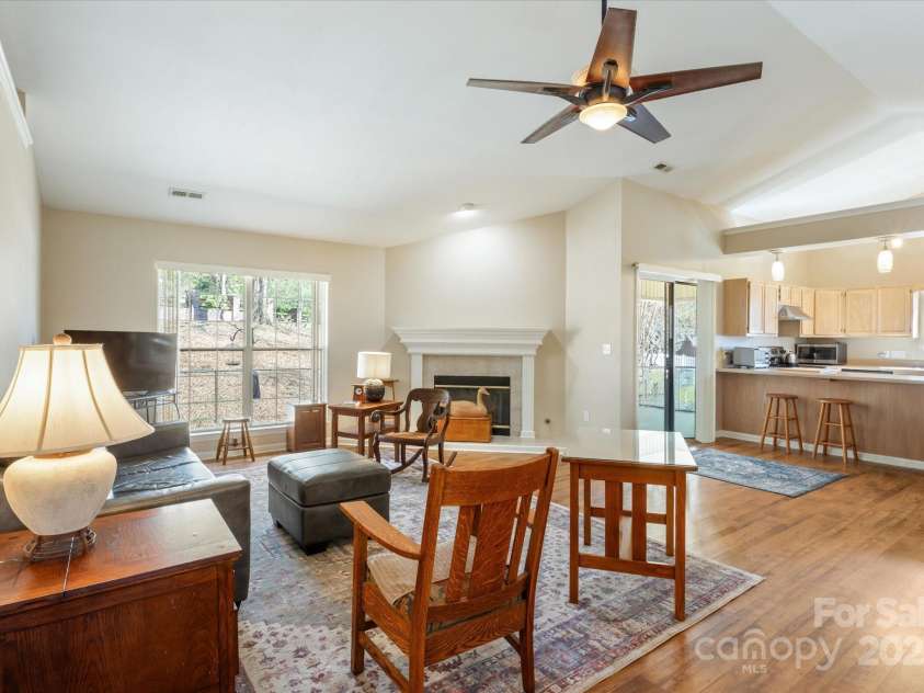 2625 Middleton Circle, Hendersonville, NC 28791.  MLS# CAR4225806, YatesRealty ID 4784. 