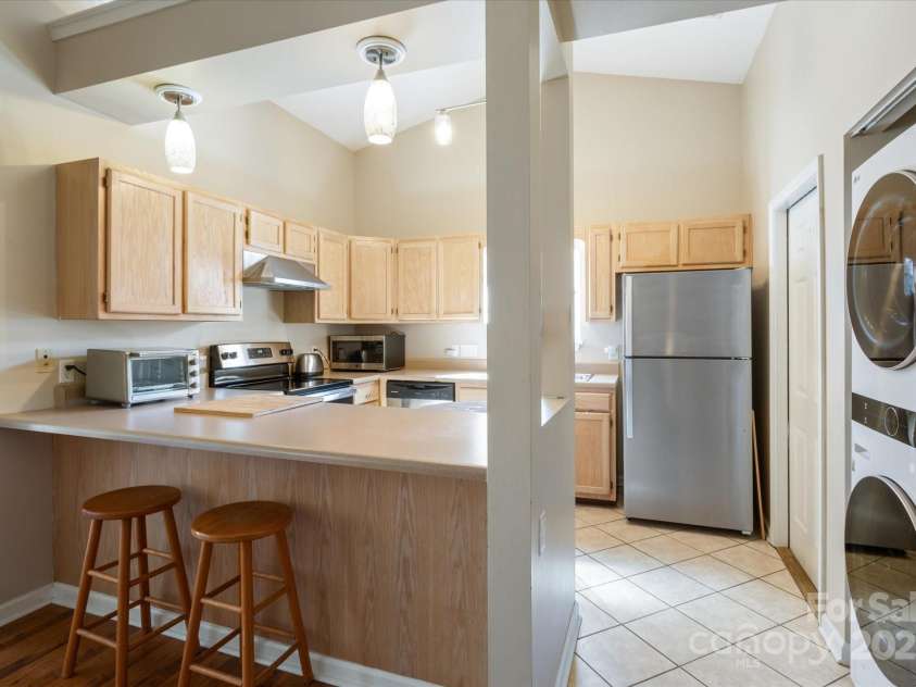 2625 Middleton Circle, Hendersonville, NC 28791.  MLS# CAR4225806, YatesRealty ID 4784. 