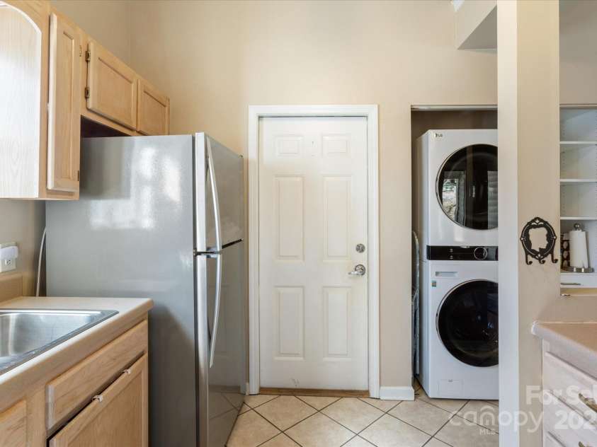 2625 Middleton Circle, Hendersonville, NC 28791.  MLS# CAR4225806, YatesRealty ID 4784. 