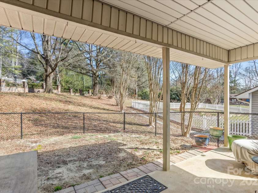 2625 Middleton Circle, Hendersonville, NC 28791.  MLS# CAR4225806, YatesRealty ID 4784. 