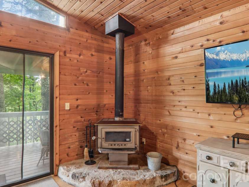 21 Wild Bird Lane, Maggie Valley, NC 28751.  MLS# CAR4419423, YatesRealty ID 47840. 