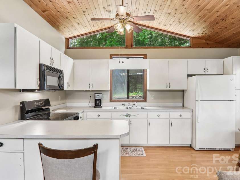 21 Wild Bird Lane, Maggie Valley, NC 28751.  MLS# CAR4419423, YatesRealty ID 47840. 