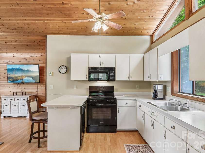21 Wild Bird Lane, Maggie Valley, NC 28751.  MLS# CAR4419423, YatesRealty ID 47840. 