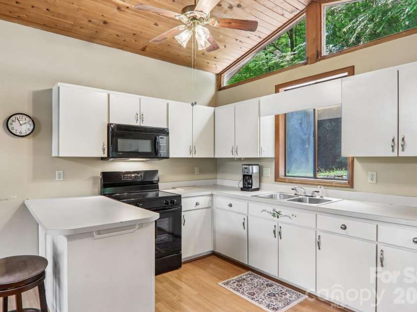 21 Wild Bird Lane, Maggie Valley, NC 28751.  MLS# CAR4419423, YatesRealty ID 47840. 