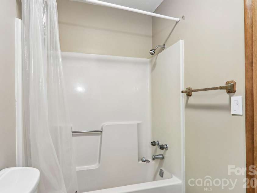 21 Wild Bird Lane, Maggie Valley, NC 28751.  MLS# CAR4419423, YatesRealty ID 47840. 
