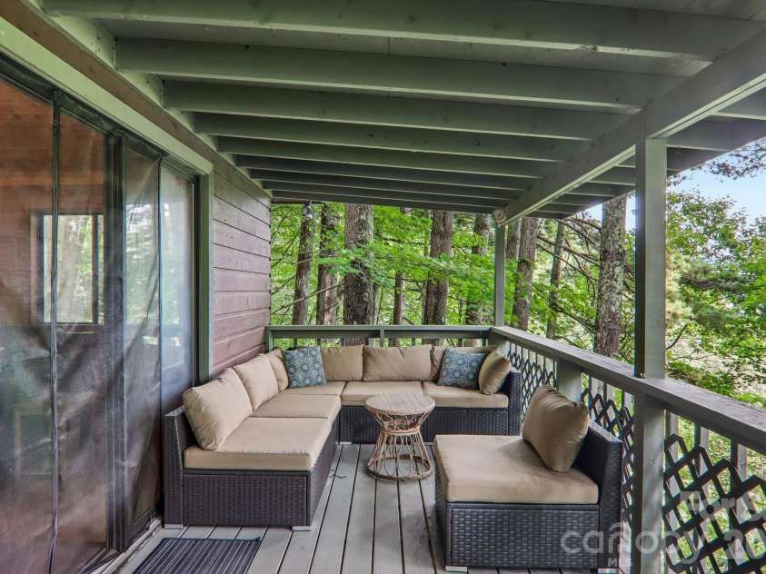21 Wild Bird Lane, Maggie Valley, NC 28751.  MLS# CAR4419423, YatesRealty ID 47840. 