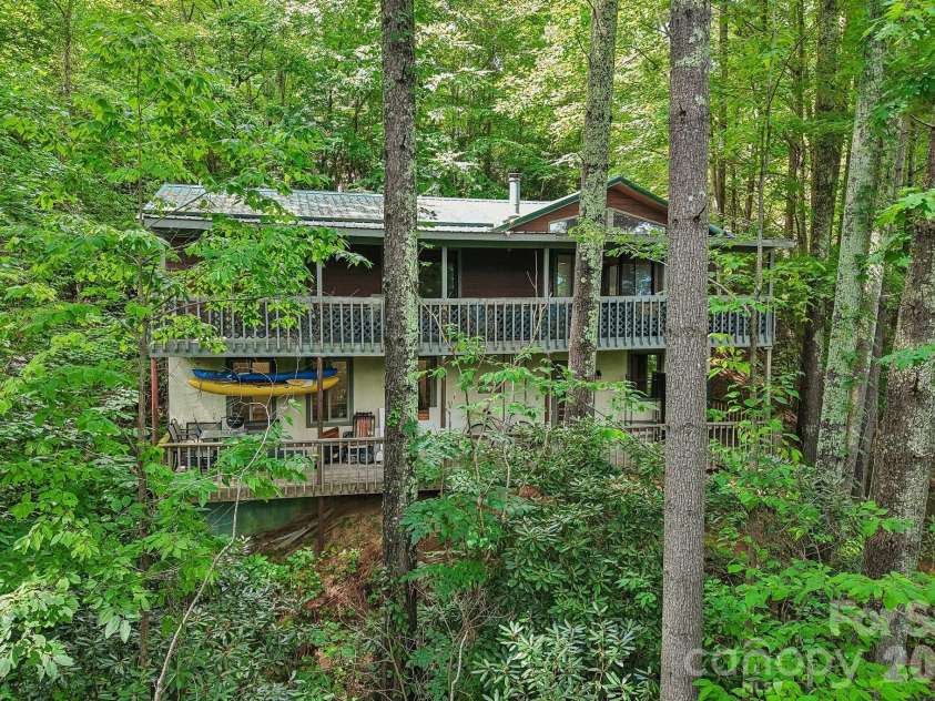 21 Wild Bird Lane, Maggie Valley, NC 28751.  MLS# CAR4419423, YatesRealty ID 47840. 