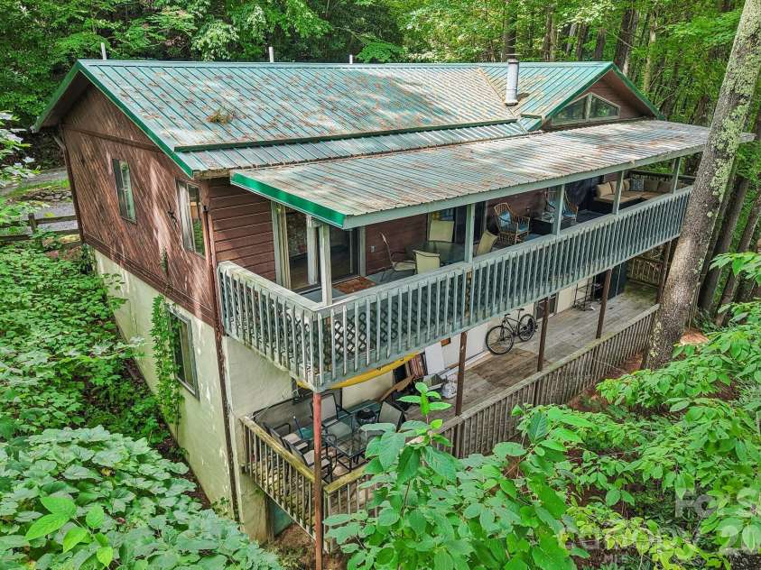 21 Wild Bird Lane, Maggie Valley, NC 28751.  MLS# CAR4419423, YatesRealty ID 47840. 