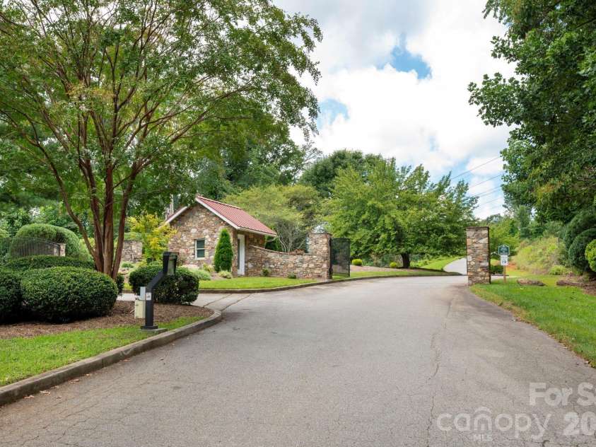 16 Britton Knoll Pass, Arden, NC 28704.  MLS# CAR4417470, YatesRealty ID 47841. 