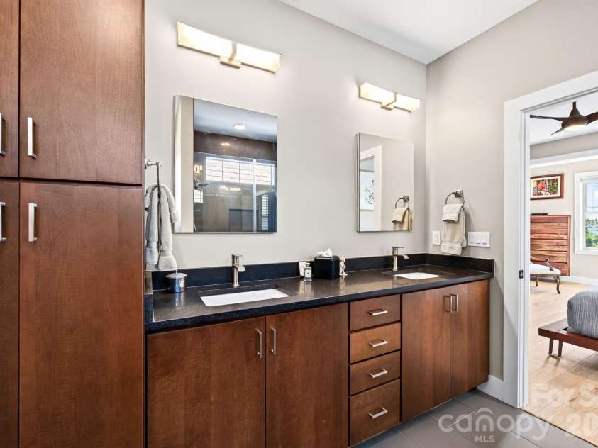16 Britton Knoll Pass, Arden, NC 28704.  MLS# CAR4417470, YatesRealty ID 47841. En-suite Bathroom