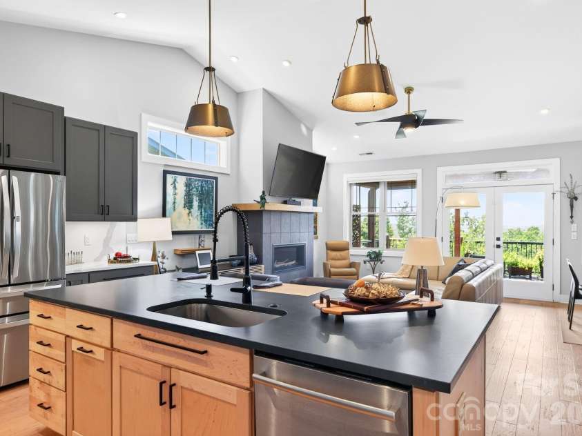 16 Britton Knoll Pass, Arden, NC 28704.  MLS# CAR4417470, YatesRealty ID 47841. Large Kitchen Island With Sink