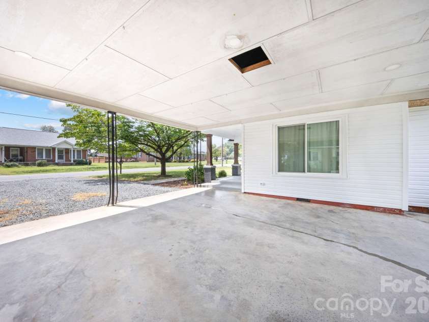 206 Bethpage Road, Kannapolis, NC 28081.  MLS# CAR4418585, YatesRealty ID 47846. 