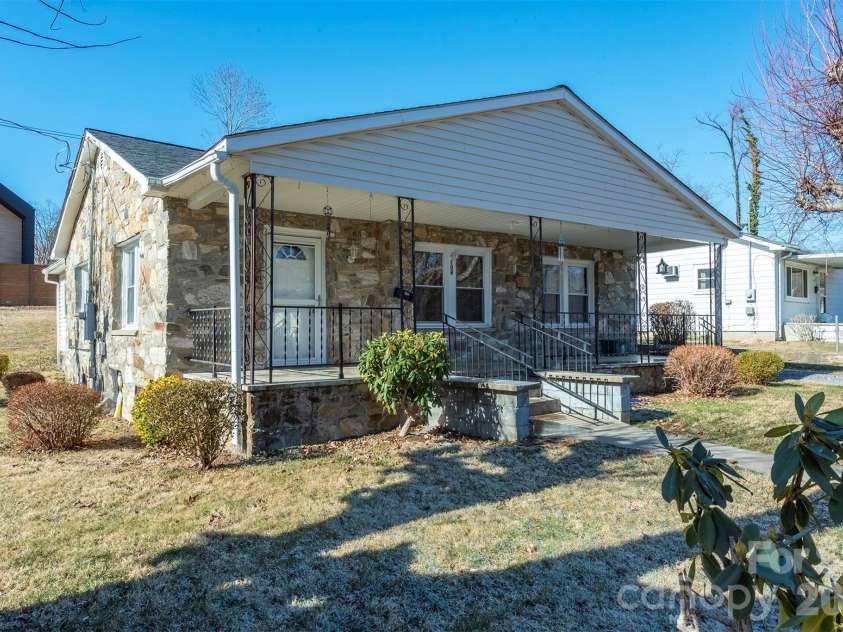 106 Scotland Street, Black Mountain, NC 28711.  MLS# CAR4344660, YatesRealty ID 4785. 
