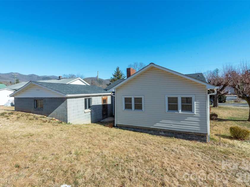 106 Scotland Street, Black Mountain, NC 28711.  MLS# CAR4344660, YatesRealty ID 4785. 