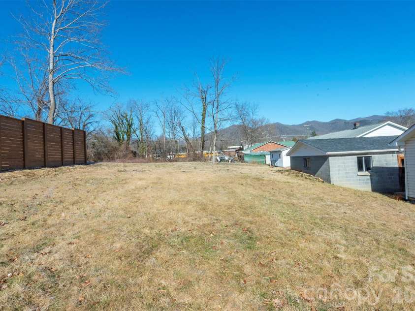 106 Scotland Street, Black Mountain, NC 28711.  MLS# CAR4344660, YatesRealty ID 4785. 