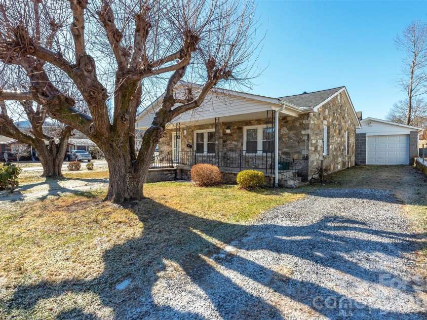 106 Scotland Street, Black Mountain, NC 28711.  MLS# CAR4344660, YatesRealty ID 4785. 