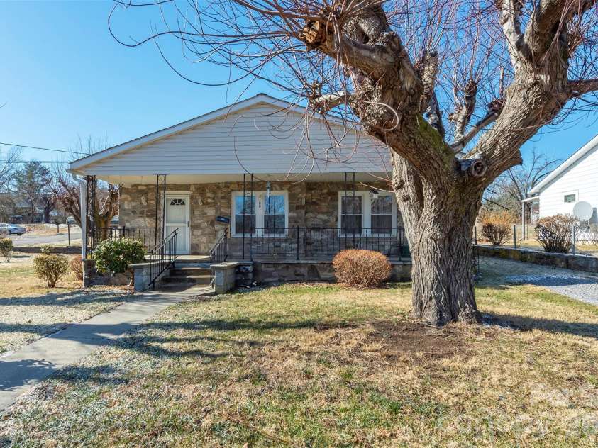 106 Scotland Street, Black Mountain, NC 28711.  MLS# CAR4344660, YatesRealty ID 4785. 