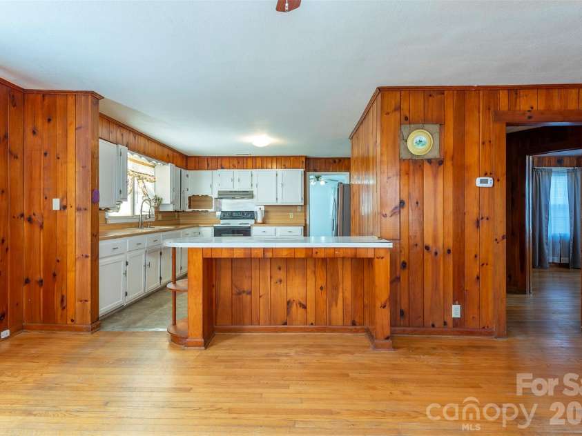 106 Scotland Street, Black Mountain, NC 28711.  MLS# CAR4344660, YatesRealty ID 4785. 