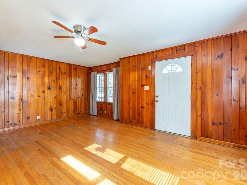 106 Scotland Street, Black Mountain, NC 28711.  MLS# CAR4344660, YatesRealty ID 4785. 