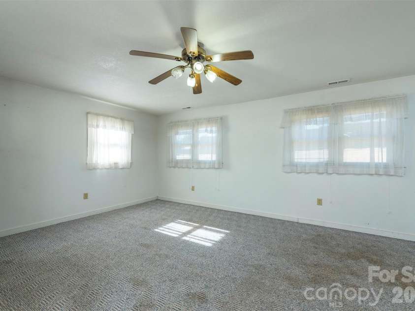 106 Scotland Street, Black Mountain, NC 28711.  MLS# CAR4344660, YatesRealty ID 4785. 