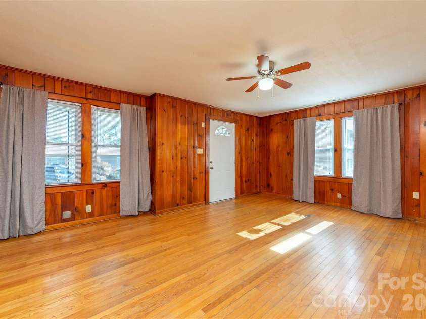 106 Scotland Street, Black Mountain, NC 28711.  MLS# CAR4344660, YatesRealty ID 4785. 