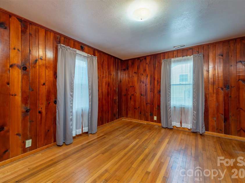 106 Scotland Street, Black Mountain, NC 28711.  MLS# CAR4344660, YatesRealty ID 4785. 