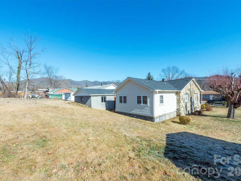 106 Scotland Street, Black Mountain, NC 28711.  MLS# CAR4344660, YatesRealty ID 4785. 