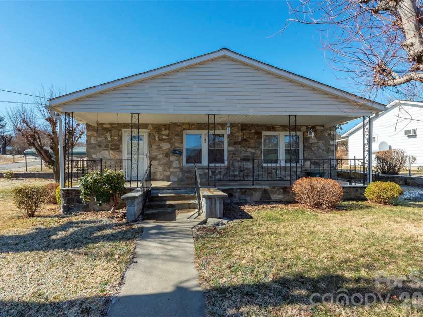 106 Scotland Street, Black Mountain, NC 28711.  MLS# CAR4344660, YatesRealty ID 4785. 