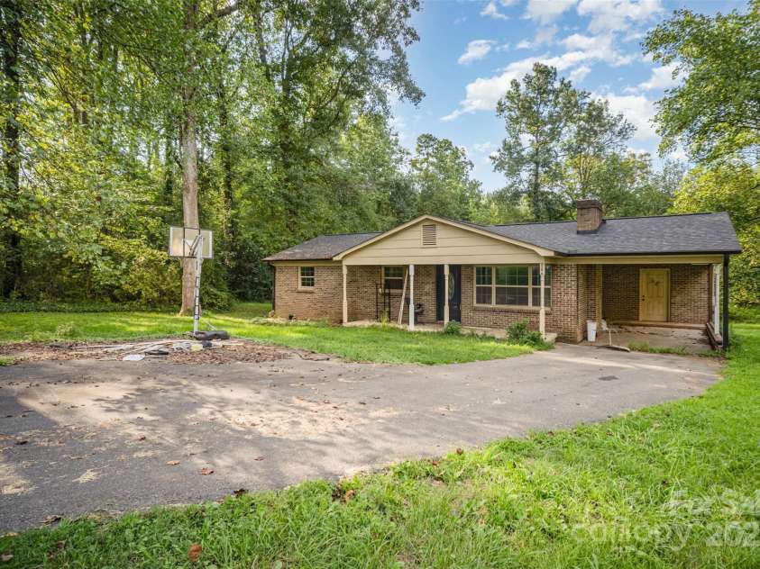 518 Westview Street, Gastonia, NC 28052.  MLS# CAR4277220, YatesRealty ID 4785. 